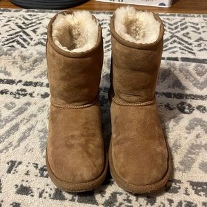 Girls chestnut Uggs